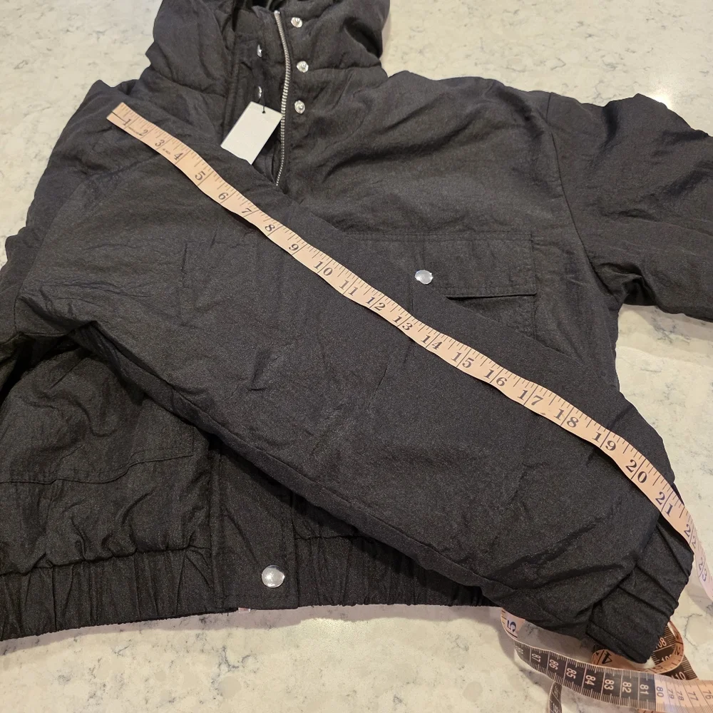 Vigoss Cropped Puffer Hooded Jacket Black Size Large NWT!